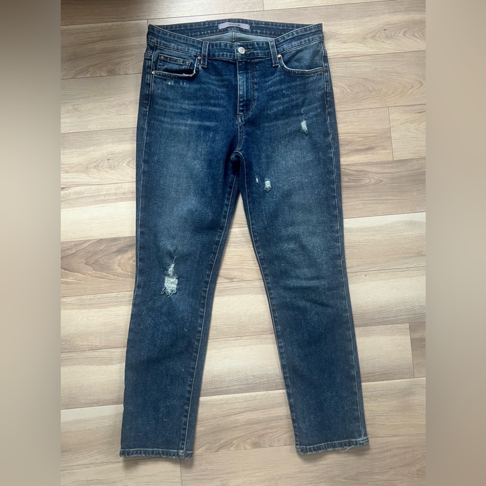 Joe’s Jeans in size 29. Never worn.